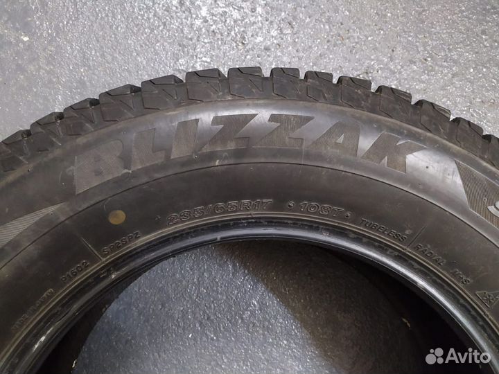 Bridgestone Blizzak Spike-02 SUV 235/65 R17 108T