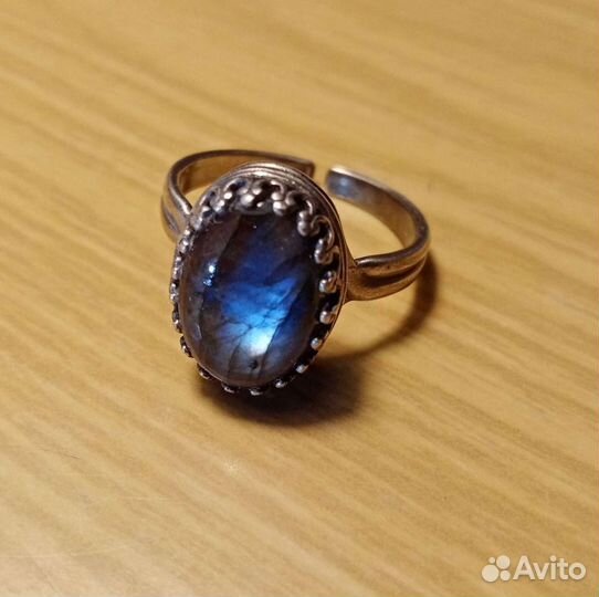 Серебряное кольцо с лабрадоритом