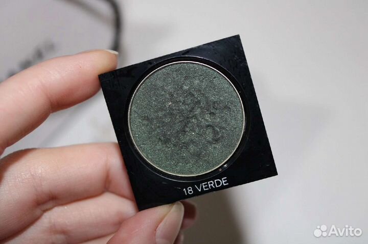 Тени для век Chanel