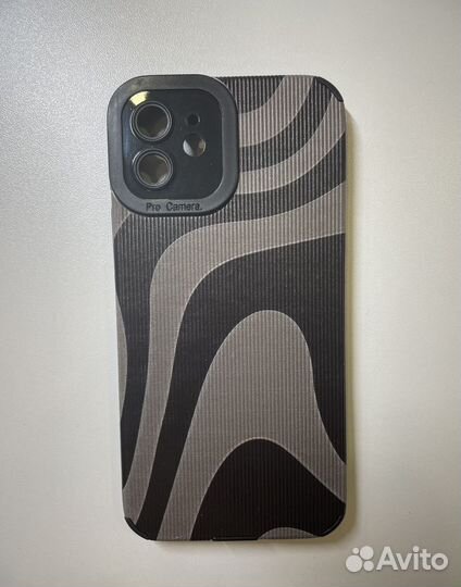 Чехлы на телефон iPhone 12