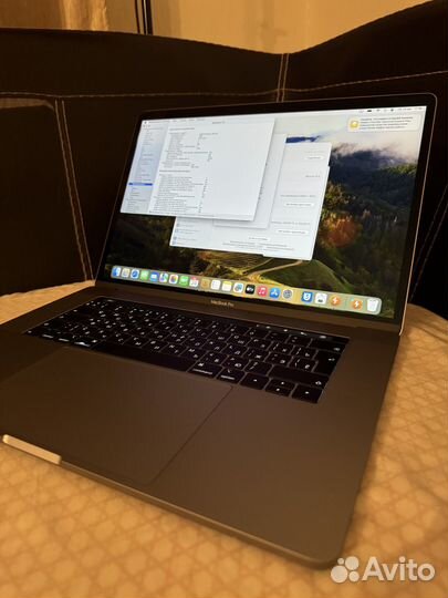 MacBook Pro A1990 2018 i7 16 RAM 250 ssd
