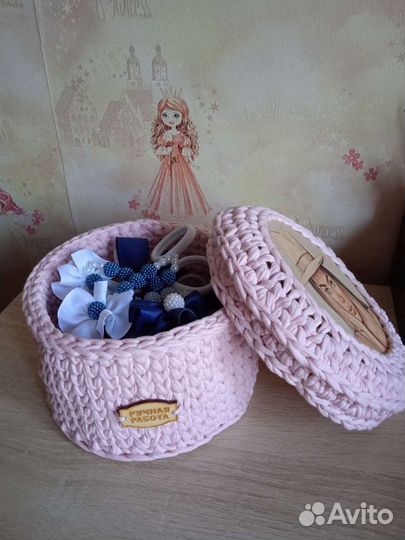 Вязаная корзинка ручной работы
