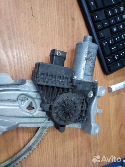 Стеклоподъемник передний правый Opel Astra H