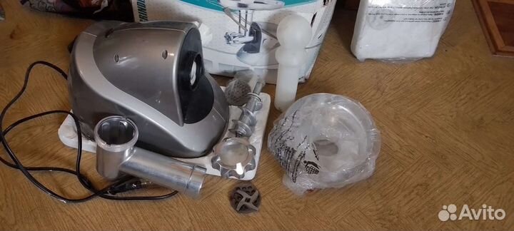 Электромясорубка в хорошем состоянии