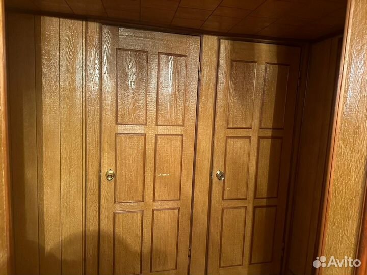 Дверь входная деревянная с коробкой