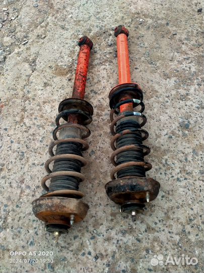 Стойки задние Mitsubishi Lancer GLX 1991г