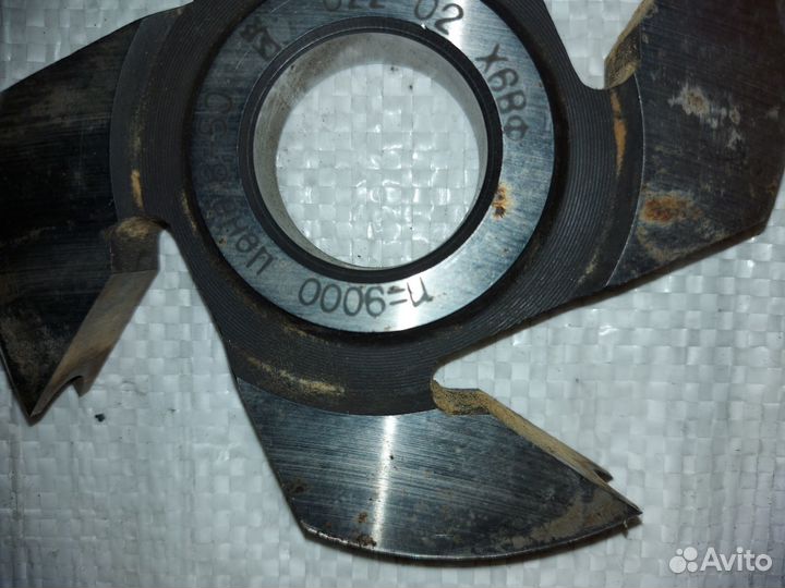 Фрезы по дереву. Размер на вал в 32 мм