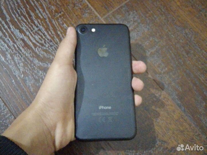 Телефон iPhone 7