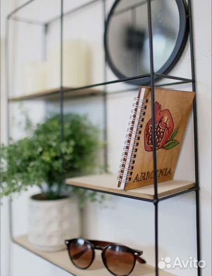 Полка декоративная с зеркалом