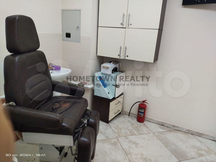 Кабинет внутри салона красоты - 15 м²