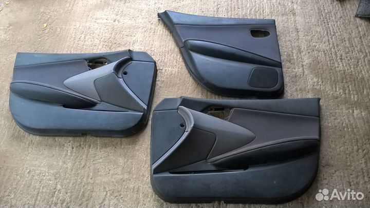 Обшивка двери Nissan Primera P 12 Примьера P12