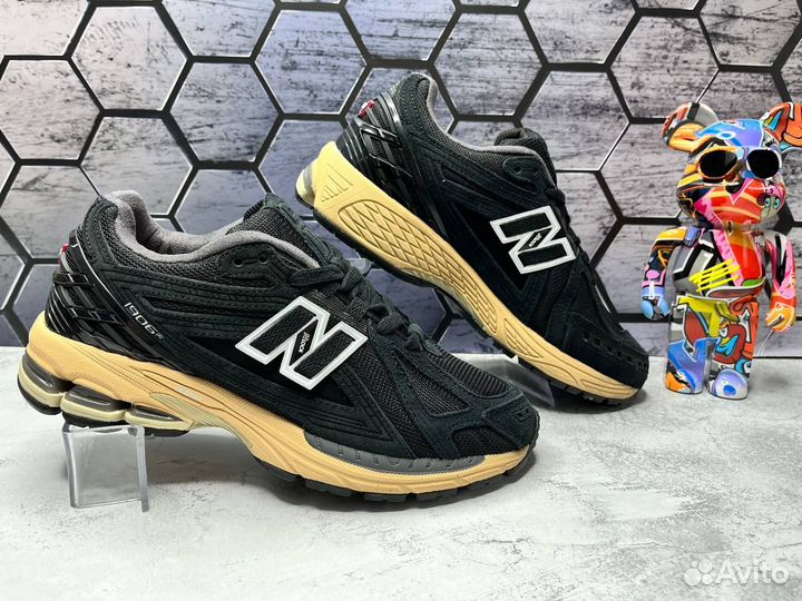 Кроссовки New Balance 1906r черные с желтым