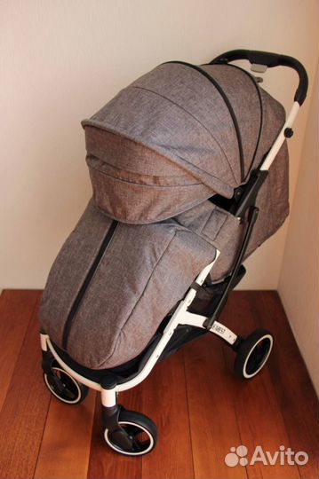 Легкая и компактная коляска Dearest