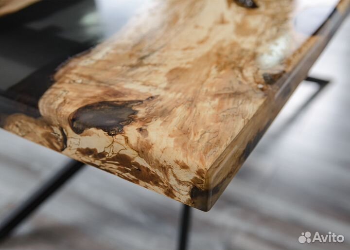 Стол из натурального слэба Граба и смолы