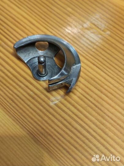 Челнок для швейной машины Зингер