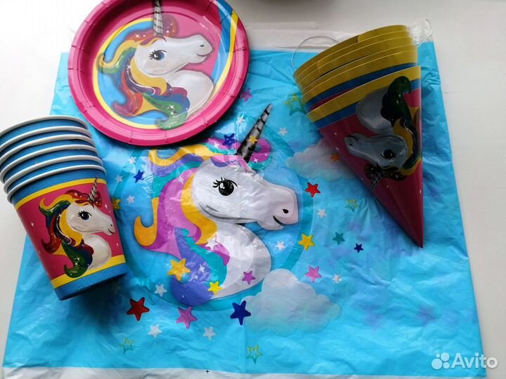 Набор посуды и скатерть для детского дня рождения