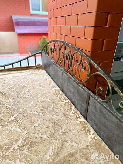 Кованный диван