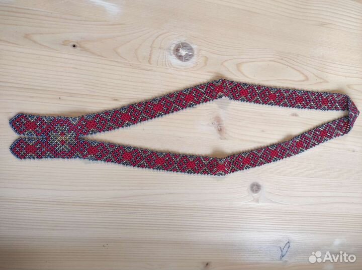 Нагрудное украшение из бисера 