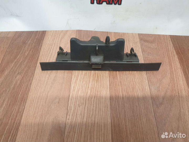 Кронштейн радиатора передний правый Renault Kaptur