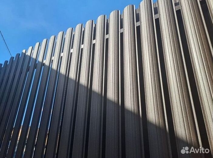 Забор из евроштакетника