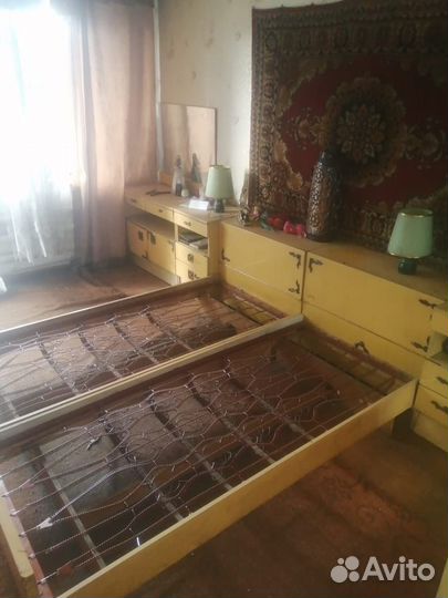 Кровать, шкаф, трюмо