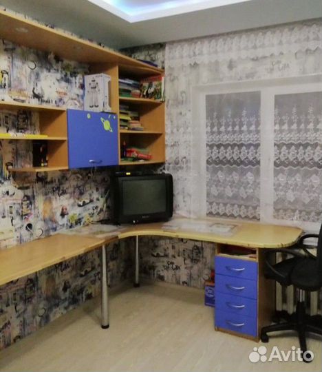 Детская стенка с письменным столом, шкаф