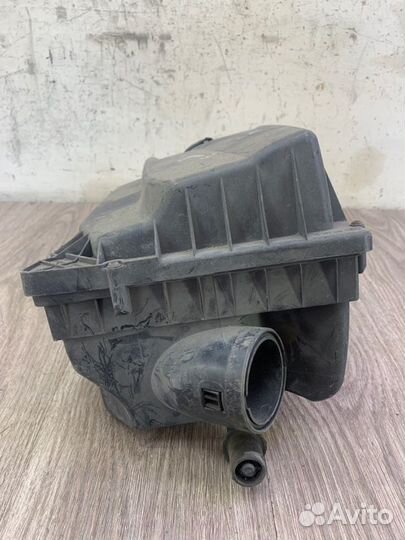 Корпус воздушного фильтра Opel Zafira B Z16XEP