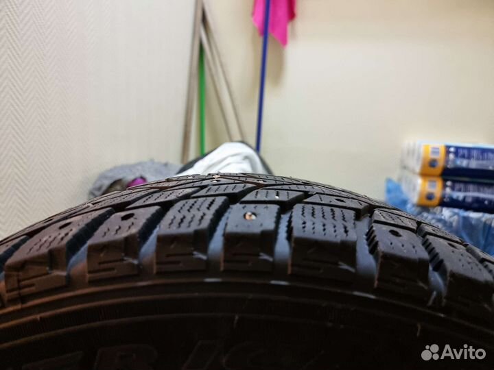 Dunlop SP Winter Ice 02 205/60 R16 96T