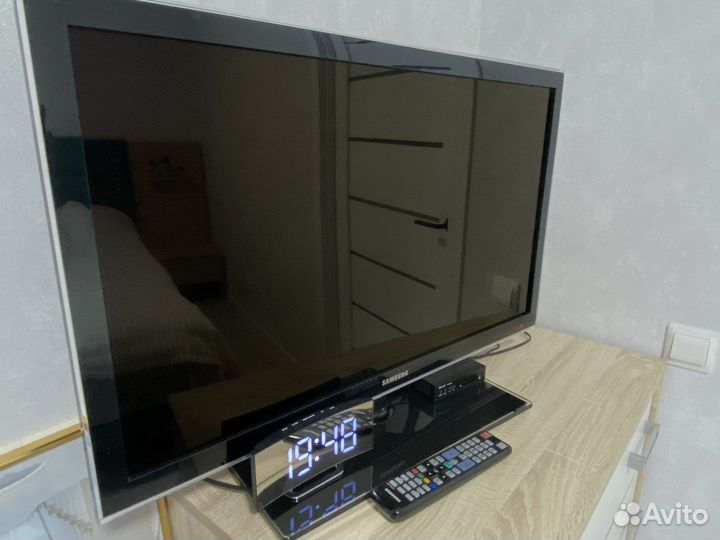 Телевизор Samsung LED 32
