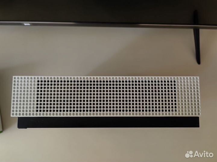 Xbox One s 2 геймпада 1tb