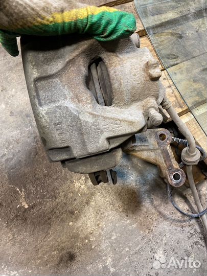 Кулак передний в сборе Nissan Terrano D10