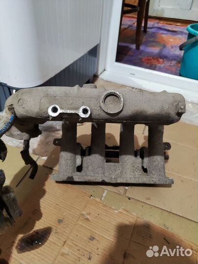 Впускной коллектор Kia Spectra