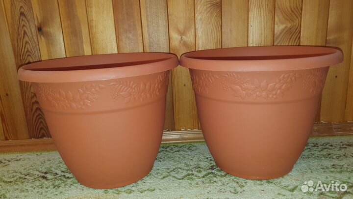 Большие пластиковые горшки для цветов
