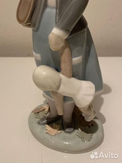Статуэтка Девочка с куклой Lladro