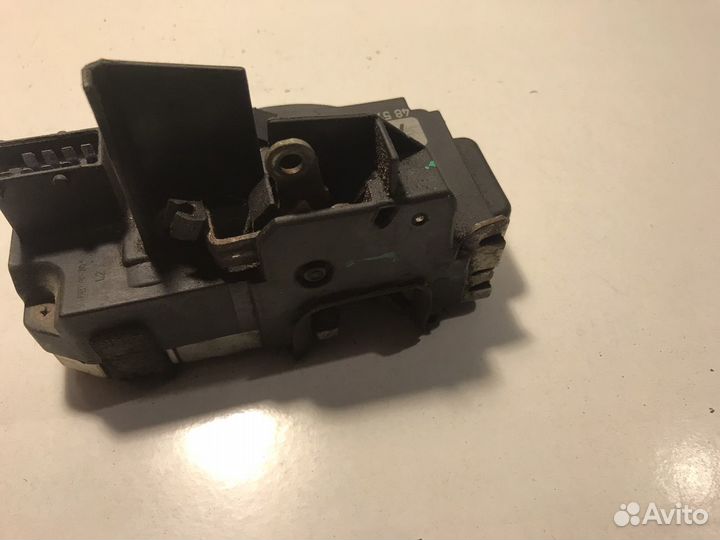 Saab 9-5 97-10 Замок двери передней левой
