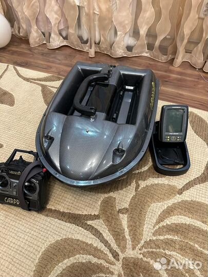 Прикормочный кораблик с эхолотом