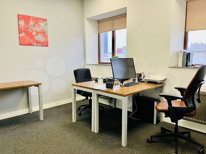 Небольшой офис с мебелью на Проспекте мира