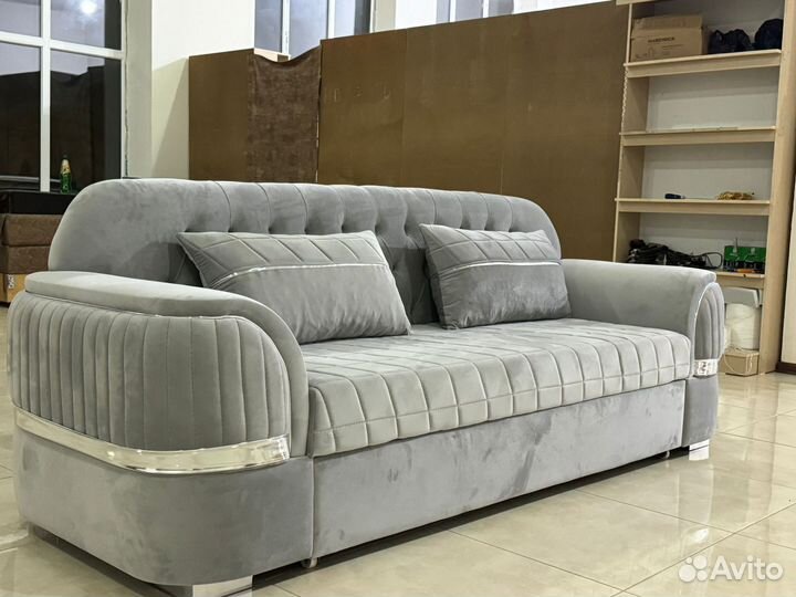 Угловой диван и кресло