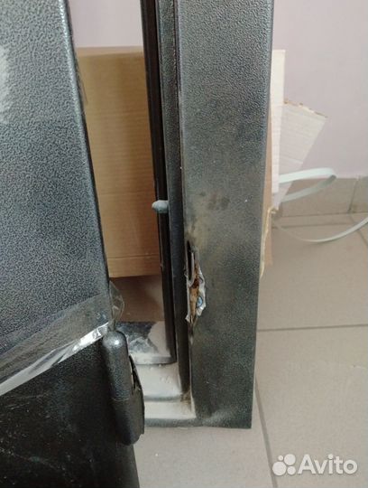 Стальная дверь с замками Cisa