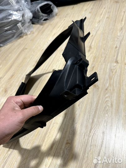 Диффузор радиатора бмв е34 м50б25 кондерный