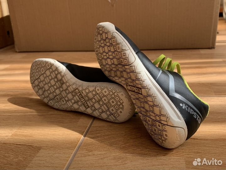 Детские футбольные бутсы