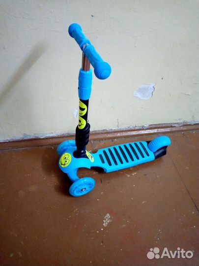 Самокат детский трехколесный с сиденьем