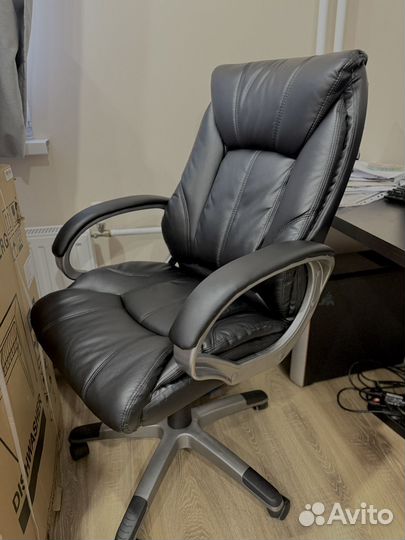 Кожаное компьютерное кресло руководителя