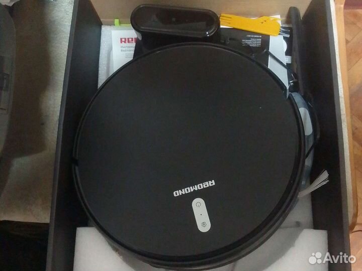 Робот пылесос Redmond rv-r630s