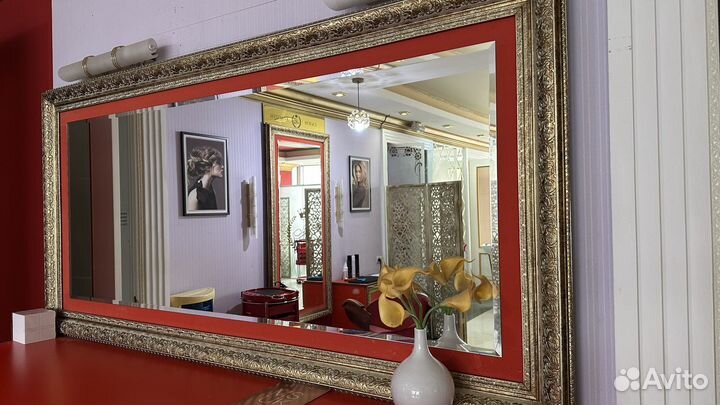 Туалетный столик с зеркалом