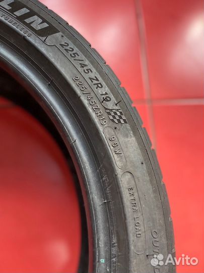 Michelin Pilot Sport 4 225/45 R19 96W