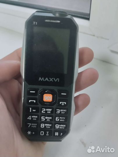 Кнопочный телефон maxvi