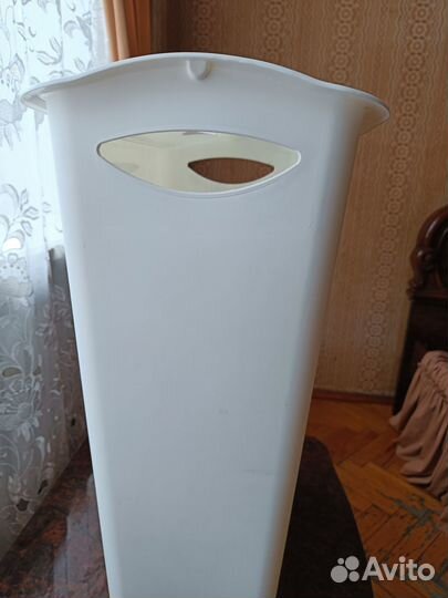 Корзина для белья с поворотной крышкой