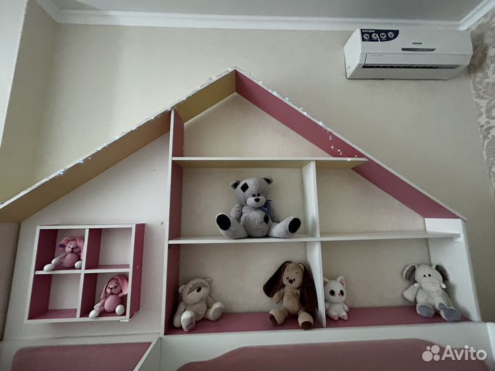 Двойная детская кровать с домиком