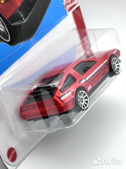 Hot Wheels DMC Delorean / Red Edition